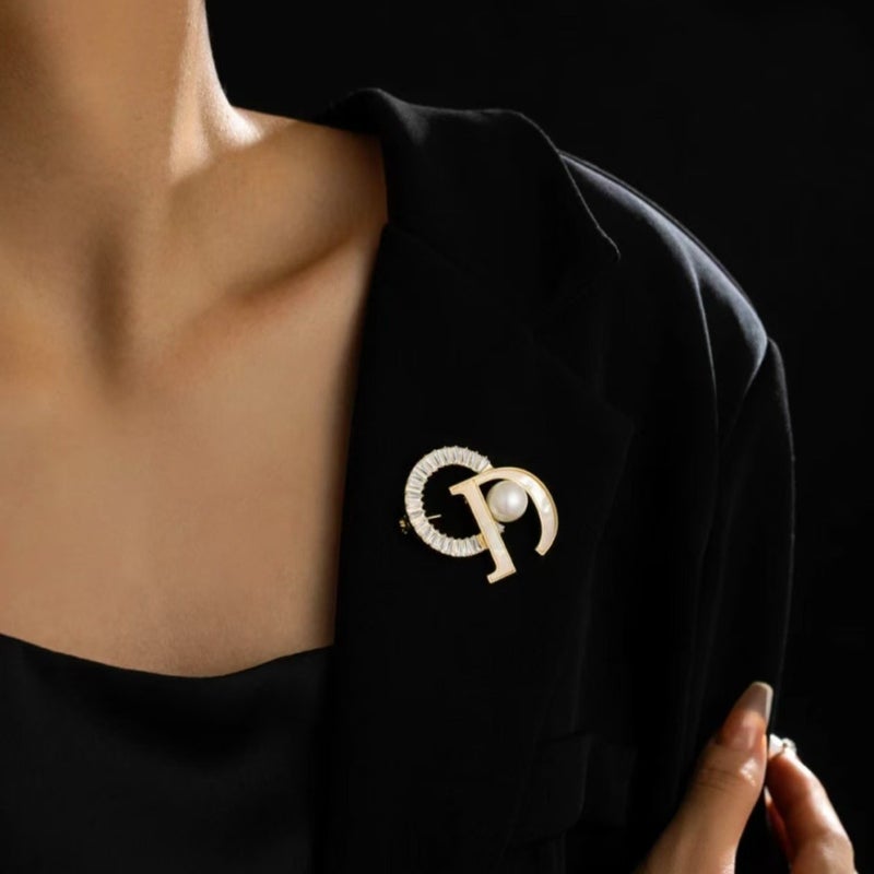 Light Luxury Style Letter Shell Pearl Brooch Fashion Elegant Personalized Corsage Ins Trendy Explosive Pin Suit Accessories - Image 3